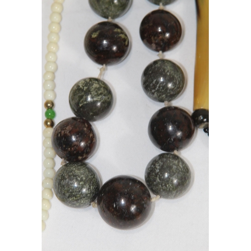 742 - QUANTITY OF GOOD VINTAGE AND MODERN COSTUME NECKLACES