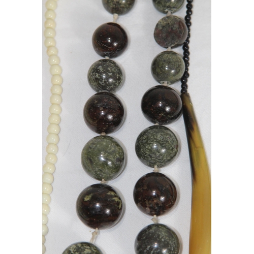 742 - QUANTITY OF GOOD VINTAGE AND MODERN COSTUME NECKLACES