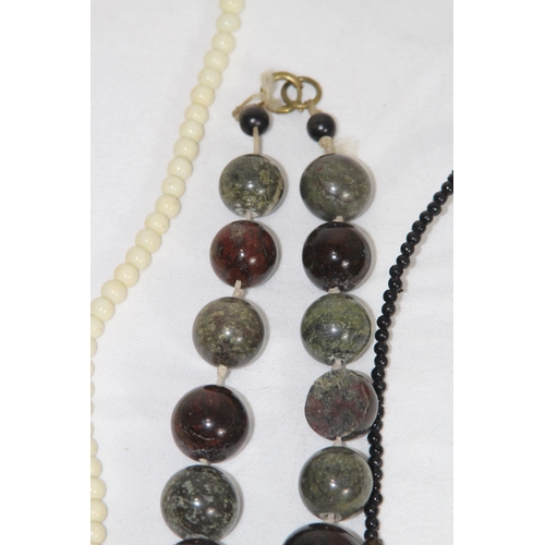 742 - QUANTITY OF GOOD VINTAGE AND MODERN COSTUME NECKLACES