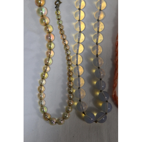 743 - QUANTITY OF GOOD VINTAGE AND MODERN COSTUME NECKLACES