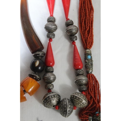 743 - QUANTITY OF GOOD VINTAGE AND MODERN COSTUME NECKLACES