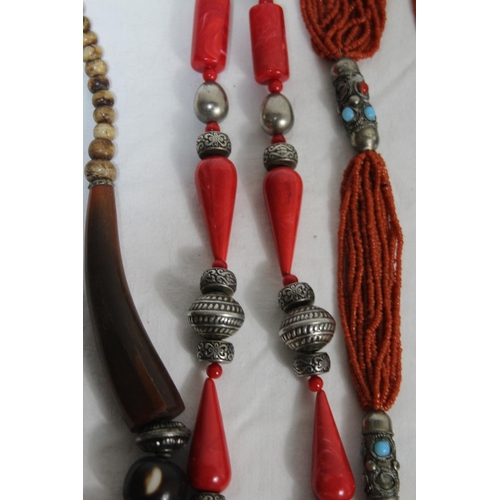 743 - QUANTITY OF GOOD VINTAGE AND MODERN COSTUME NECKLACES