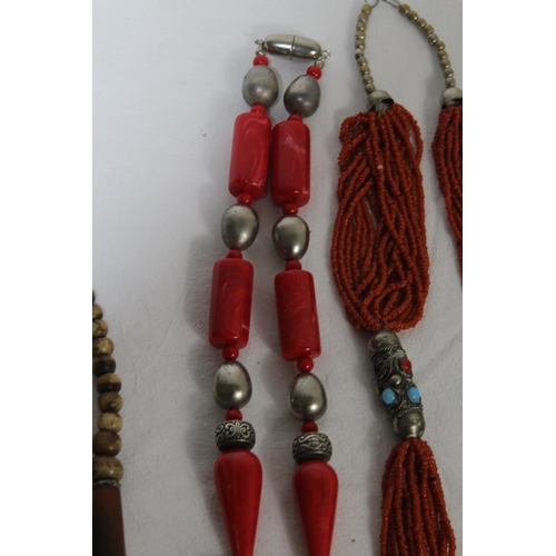 743 - QUANTITY OF GOOD VINTAGE AND MODERN COSTUME NECKLACES