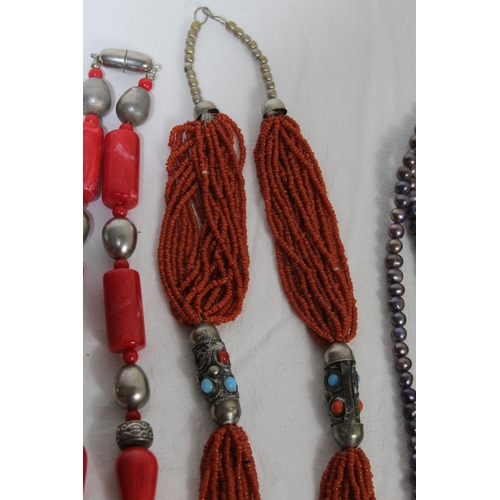 743 - QUANTITY OF GOOD VINTAGE AND MODERN COSTUME NECKLACES