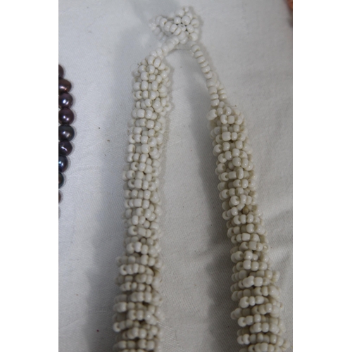 743 - QUANTITY OF GOOD VINTAGE AND MODERN COSTUME NECKLACES