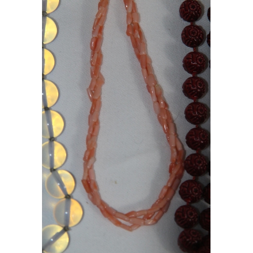 743 - QUANTITY OF GOOD VINTAGE AND MODERN COSTUME NECKLACES