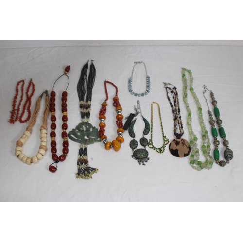 744 - QUANTITY OF GOOD VINTAGE AND MODERN COSTUME NECKLACES