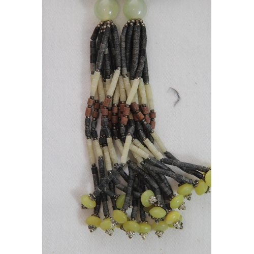 744 - QUANTITY OF GOOD VINTAGE AND MODERN COSTUME NECKLACES