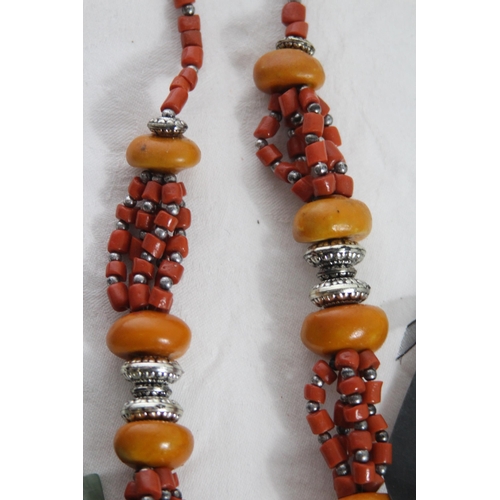 744 - QUANTITY OF GOOD VINTAGE AND MODERN COSTUME NECKLACES