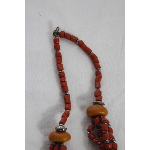 744 - QUANTITY OF GOOD VINTAGE AND MODERN COSTUME NECKLACES