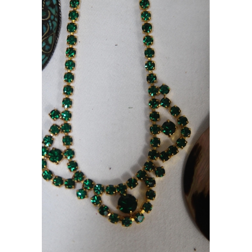 744 - QUANTITY OF GOOD VINTAGE AND MODERN COSTUME NECKLACES