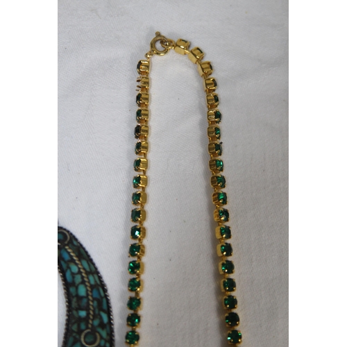 744 - QUANTITY OF GOOD VINTAGE AND MODERN COSTUME NECKLACES