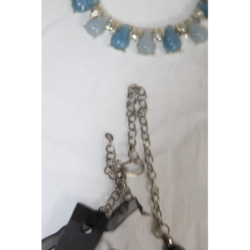 744 - QUANTITY OF GOOD VINTAGE AND MODERN COSTUME NECKLACES