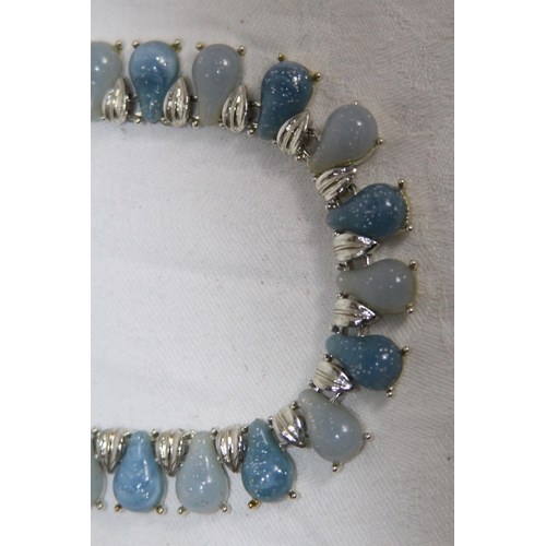 744 - QUANTITY OF GOOD VINTAGE AND MODERN COSTUME NECKLACES