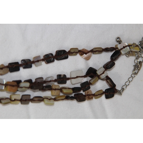 744 - QUANTITY OF GOOD VINTAGE AND MODERN COSTUME NECKLACES