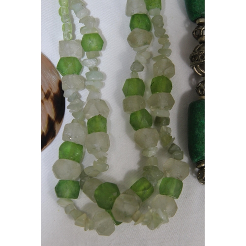 744 - QUANTITY OF GOOD VINTAGE AND MODERN COSTUME NECKLACES