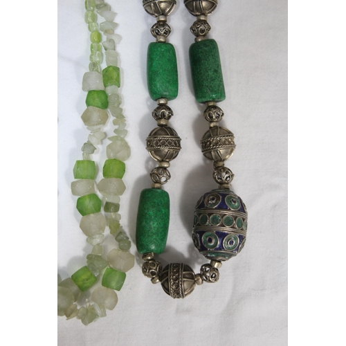 744 - QUANTITY OF GOOD VINTAGE AND MODERN COSTUME NECKLACES