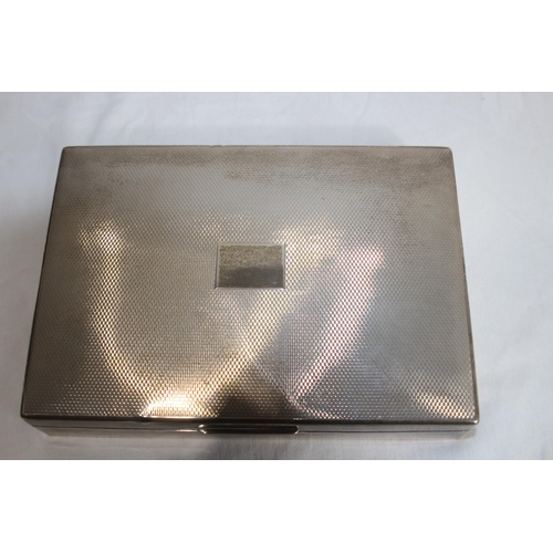 901 - SILVER CIGAR BOX AND CONTENTS - LONDON 1929 - WILLIAM COMYNS 
23 X 16 X 4CM