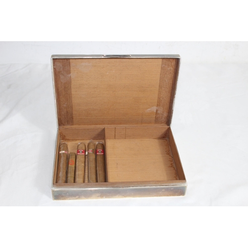 901 - SILVER CIGAR BOX AND CONTENTS - LONDON 1929 - WILLIAM COMYNS 
23 X 16 X 4CM