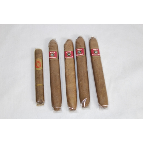 901 - SILVER CIGAR BOX AND CONTENTS - LONDON 1929 - WILLIAM COMYNS 
23 X 16 X 4CM