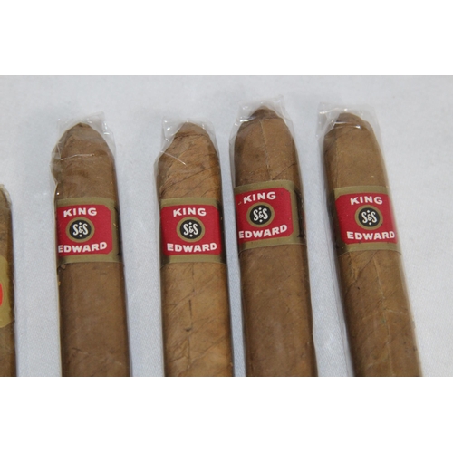 901 - SILVER CIGAR BOX AND CONTENTS - LONDON 1929 - WILLIAM COMYNS 
23 X 16 X 4CM