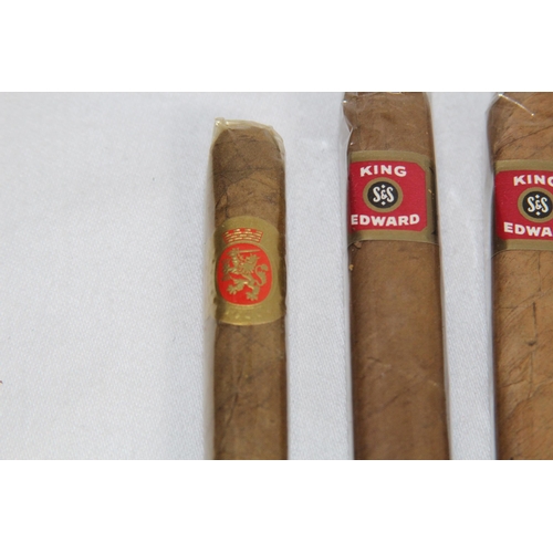 901 - SILVER CIGAR BOX AND CONTENTS - LONDON 1929 - WILLIAM COMYNS 
23 X 16 X 4CM