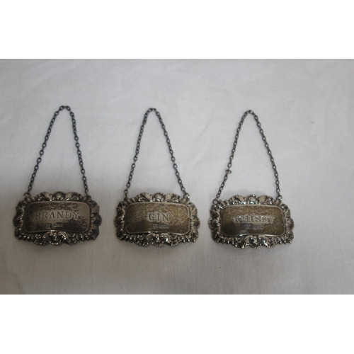 902 - THREE HALLMARKED SILVER DECANTER LABELS - 41.5G - LONDON 1977 + 1978 - ALAN WEISROSE