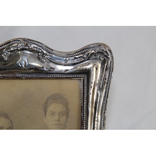 905 - COLLECTION OF 4 SILVER PICTURE FRAMES 
18 X 13CM