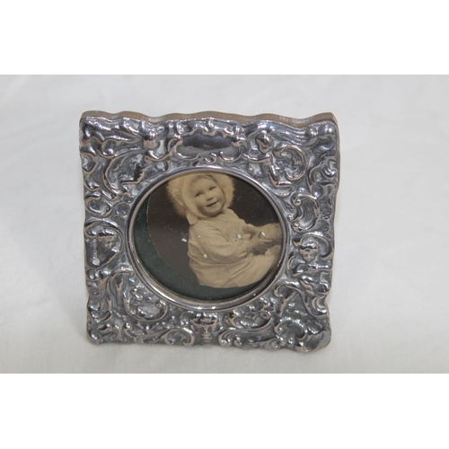 905 - COLLECTION OF 4 SILVER PICTURE FRAMES 
18 X 13CM