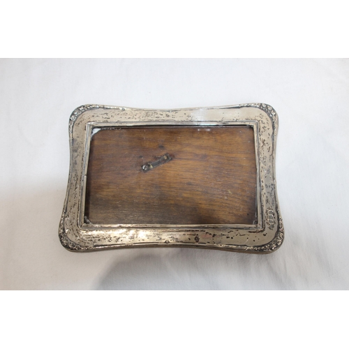 905 - COLLECTION OF 4 SILVER PICTURE FRAMES 
18 X 13CM