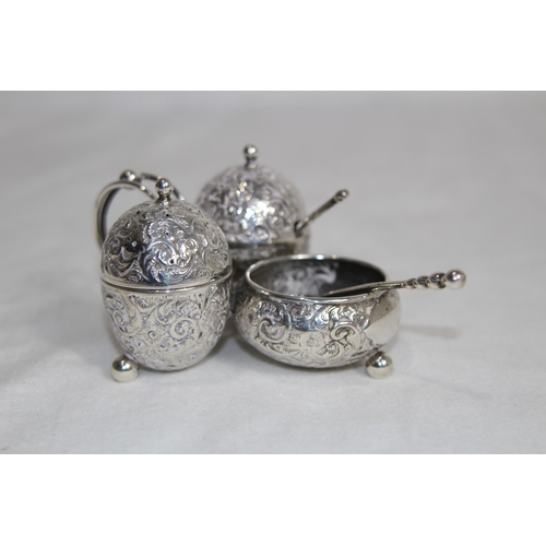 909 - HALLMARKED SILVER CRUET SET - 93.20G - BIRMINGHAM 1887