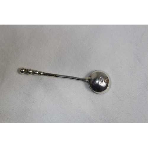 909 - HALLMARKED SILVER CRUET SET - 93.20G - BIRMINGHAM 1887