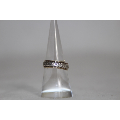 971 - 9CT GOLD AND SILVER RING - 2.25G