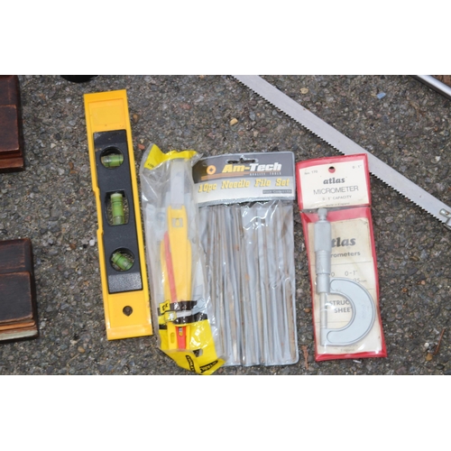 386 - QUANTITY OF VINTAGE PLANES ETC