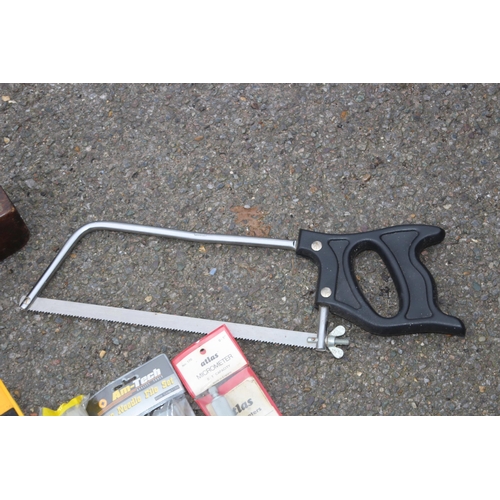 386 - QUANTITY OF VINTAGE PLANES ETC