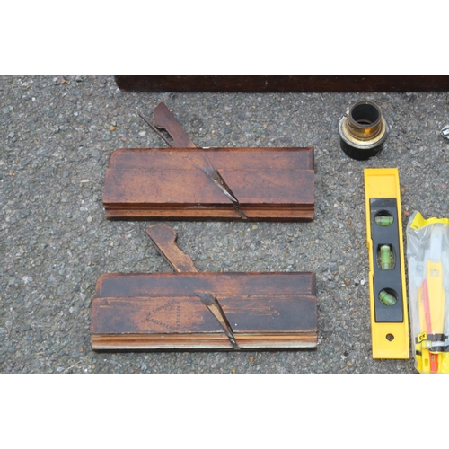 386 - QUANTITY OF VINTAGE PLANES ETC