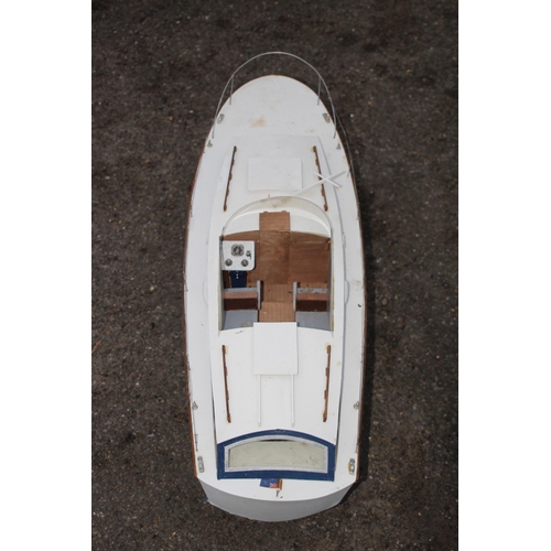 505 - LARGE VINTAGE MODEL MOTOR BOAT
86 X 30CM