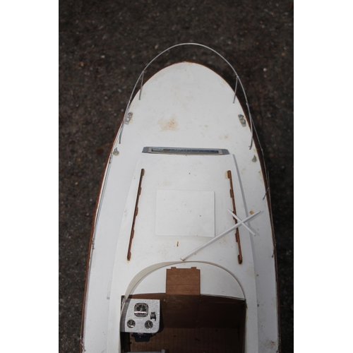 505 - LARGE VINTAGE MODEL MOTOR BOAT
86 X 30CM