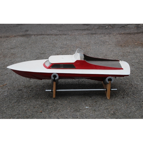 506 - LARGE VINTAGE MODEL MOTOR BOAT 
80 X 30CM