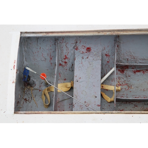 506 - LARGE VINTAGE MODEL MOTOR BOAT 
80 X 30CM