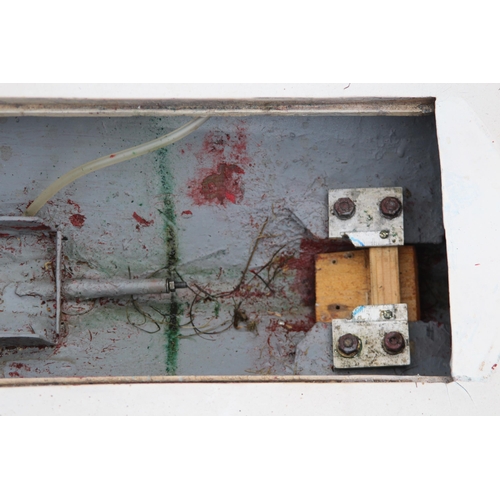 506 - LARGE VINTAGE MODEL MOTOR BOAT 
80 X 30CM