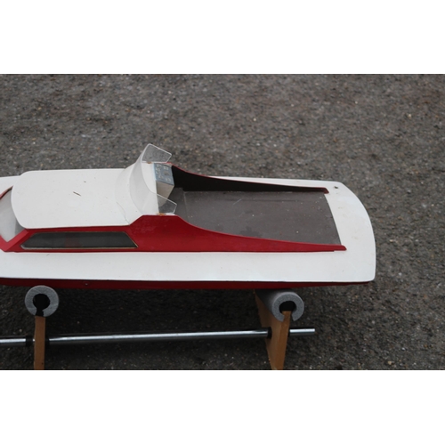 506 - LARGE VINTAGE MODEL MOTOR BOAT 
80 X 30CM