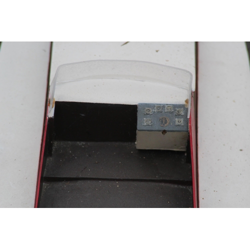 506 - LARGE VINTAGE MODEL MOTOR BOAT 
80 X 30CM