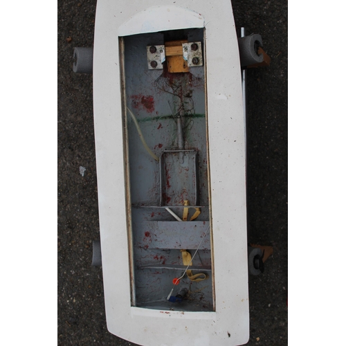 506 - LARGE VINTAGE MODEL MOTOR BOAT 
80 X 30CM