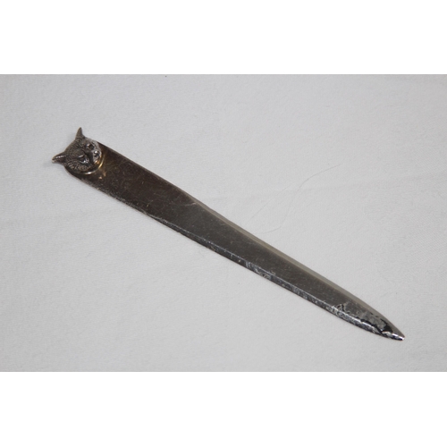 904 - HALLMARKED SILVER LETTER OPENER WITH FOXES HEAD - 26.6G - BIRMINGHAM 1991 - J.B CHATTERLEY