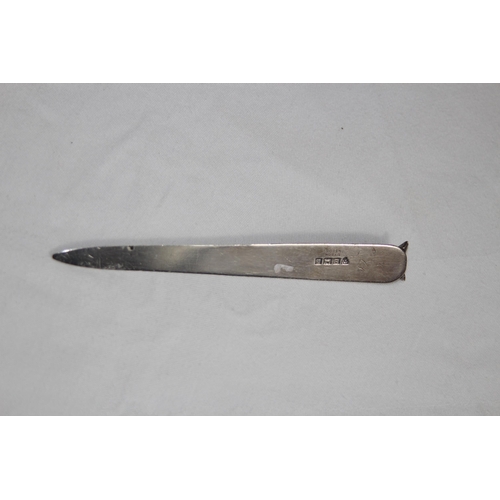 904 - HALLMARKED SILVER LETTER OPENER WITH FOXES HEAD - 26.6G - BIRMINGHAM 1991 - J.B CHATTERLEY