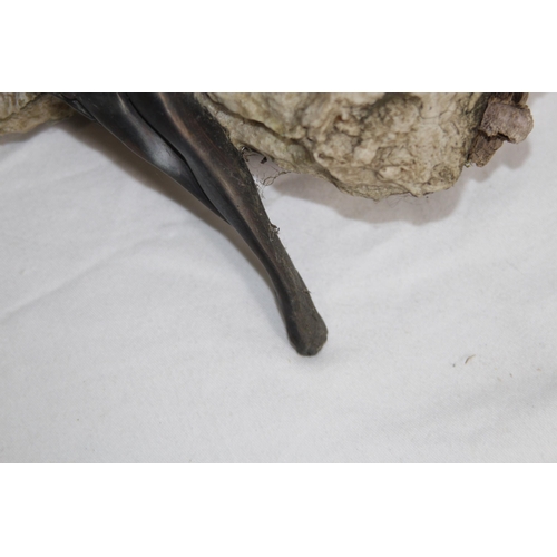 748 - PERIOD ART DECO MODEL OF A COUPLE IN AN EMBRACE WITH A ROCK BACKGROUND, 11 INCHES TALL, BASE DETERIO... 