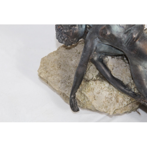 748 - PERIOD ART DECO MODEL OF A COUPLE IN AN EMBRACE WITH A ROCK BACKGROUND, 11 INCHES TALL, BASE DETERIO... 