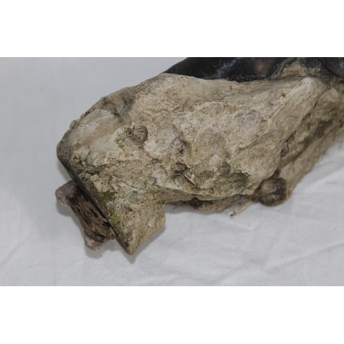 748 - PERIOD ART DECO MODEL OF A COUPLE IN AN EMBRACE WITH A ROCK BACKGROUND, 11 INCHES TALL, BASE DETERIO... 