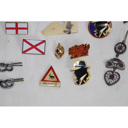 752 - SELECTION OF VINTAGE & OTHER BADGES
